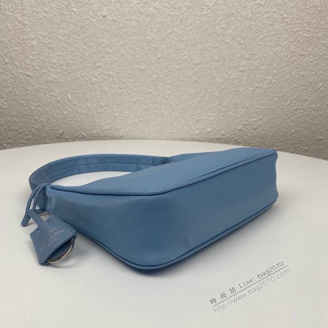 prada女包 普拉達最新爆款升級版Hobo腋下包 1NE515 肯豆同款 prada女士尼龍單肩包  pyd2235